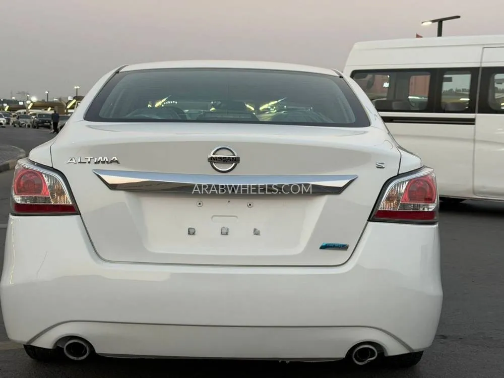Nissan Altima 2014 for Sale in Sharjah Image-13