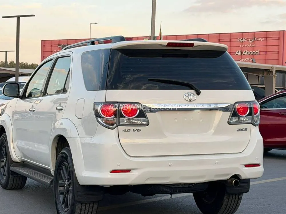 Toyota Fortuner 2015 for Sale in Sharjah Image-9