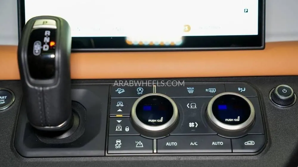 Land Rover Defender 2024 for Sale in Sharjah Image-7