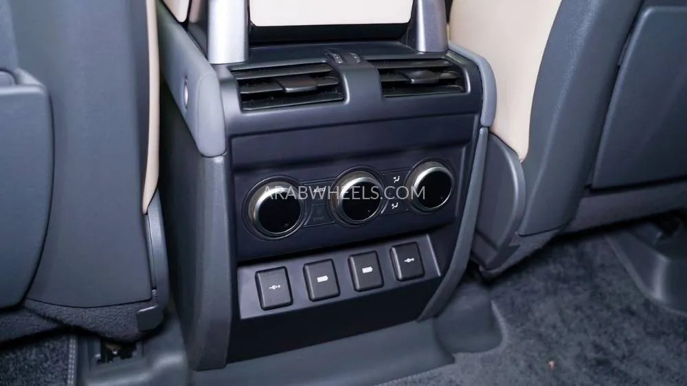 Land Rover Defender 2020 for Sale in Sharjah Image-12