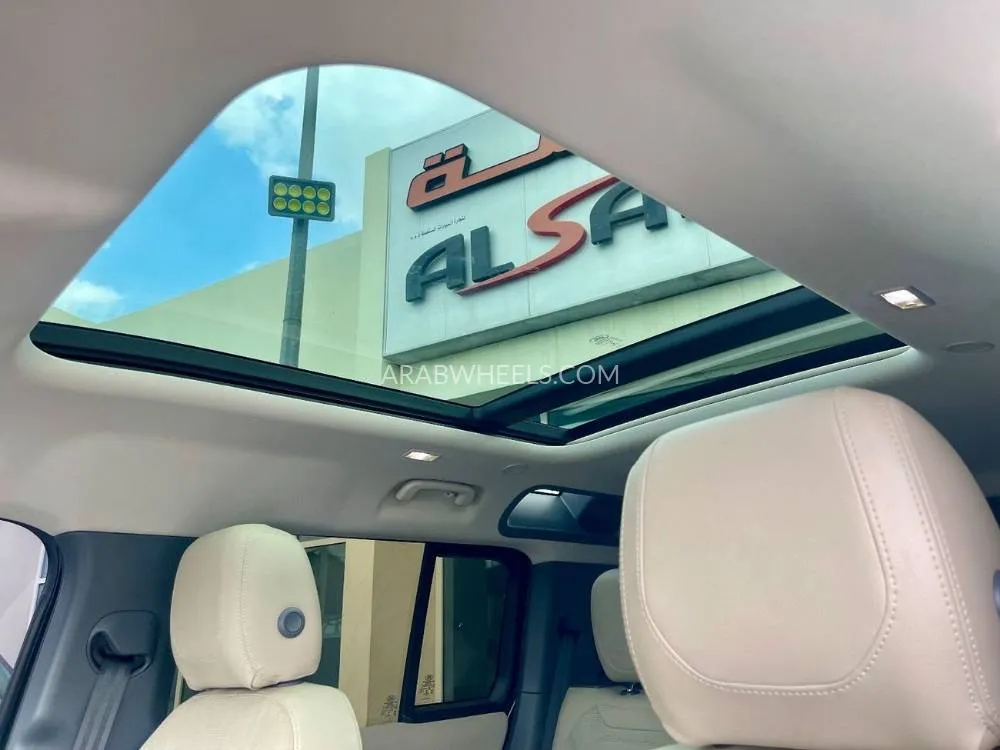 Land Rover Defender 2020 for Sale in Sharjah Image-9