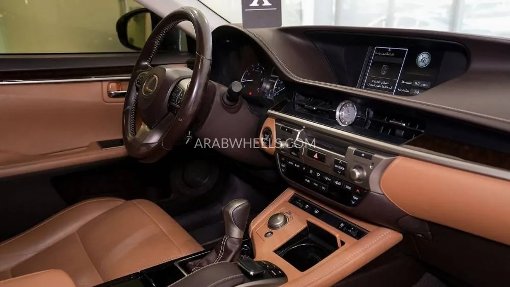 Lexus ES 2017 for Sale in Sharjah Image-12