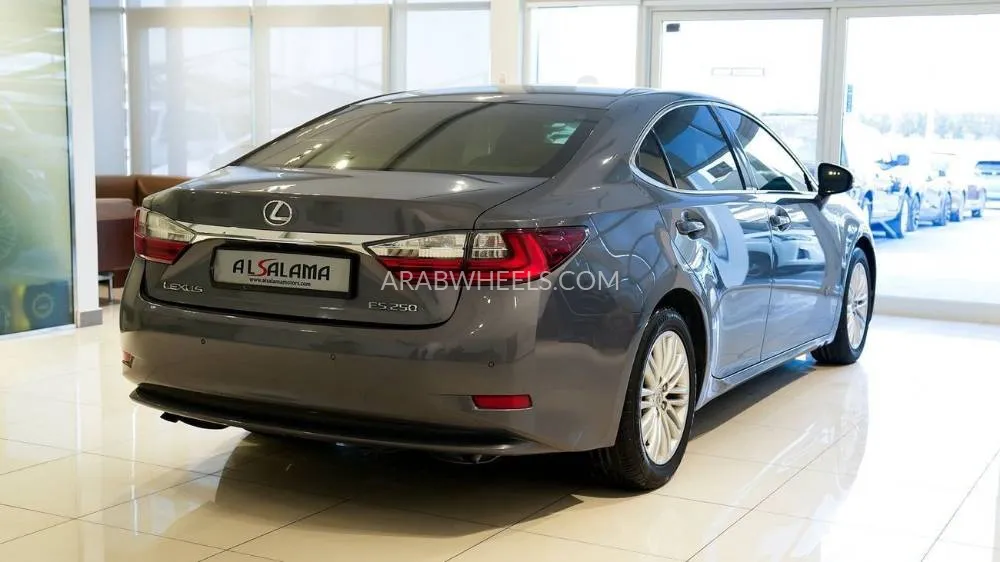 Lexus ES 2017 for Sale in Sharjah Image-17