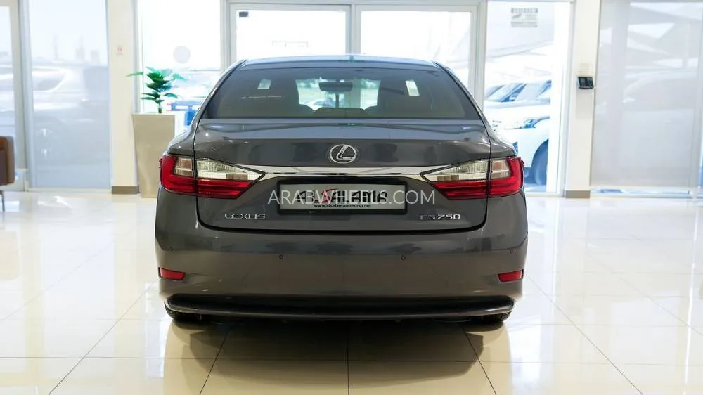 Lexus ES 2017 for Sale in Sharjah Image-18