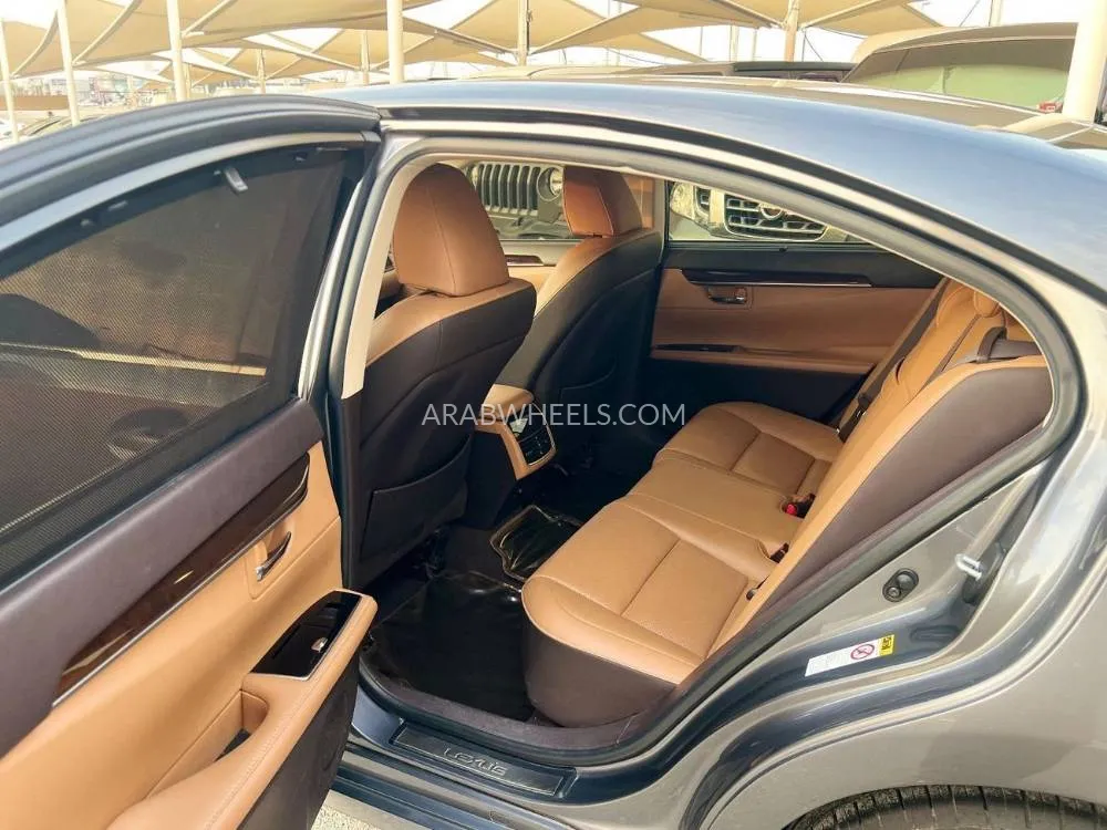 Lexus ES 2017 for Sale in Sharjah Image-8