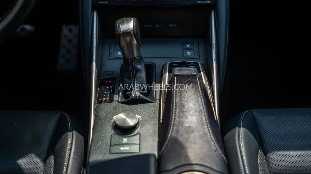 Lexus IS 2017 for Sale in Dubai Image-7