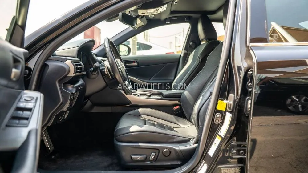 Lexus IS 2017 for Sale in Dubai Image-11