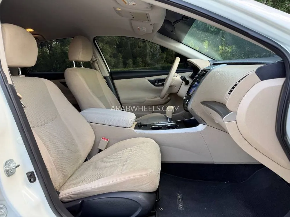 Nissan Altima 2016 for Sale in Sharjah Image-14