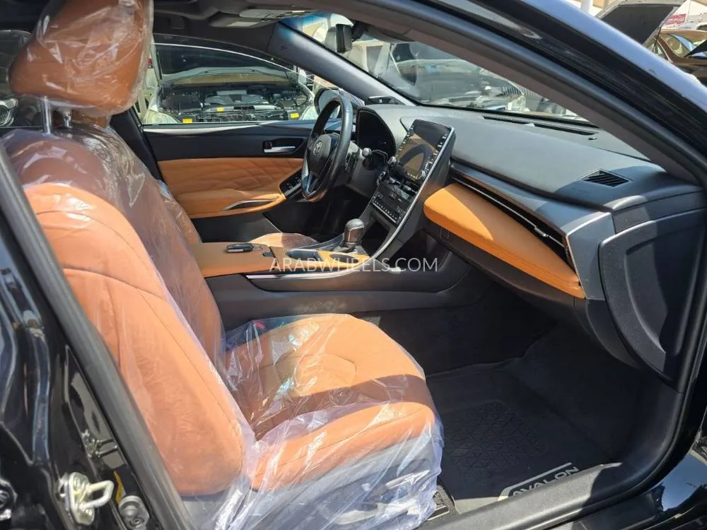 Toyota Avalon 2019 for Sale in Dubai Image-7
