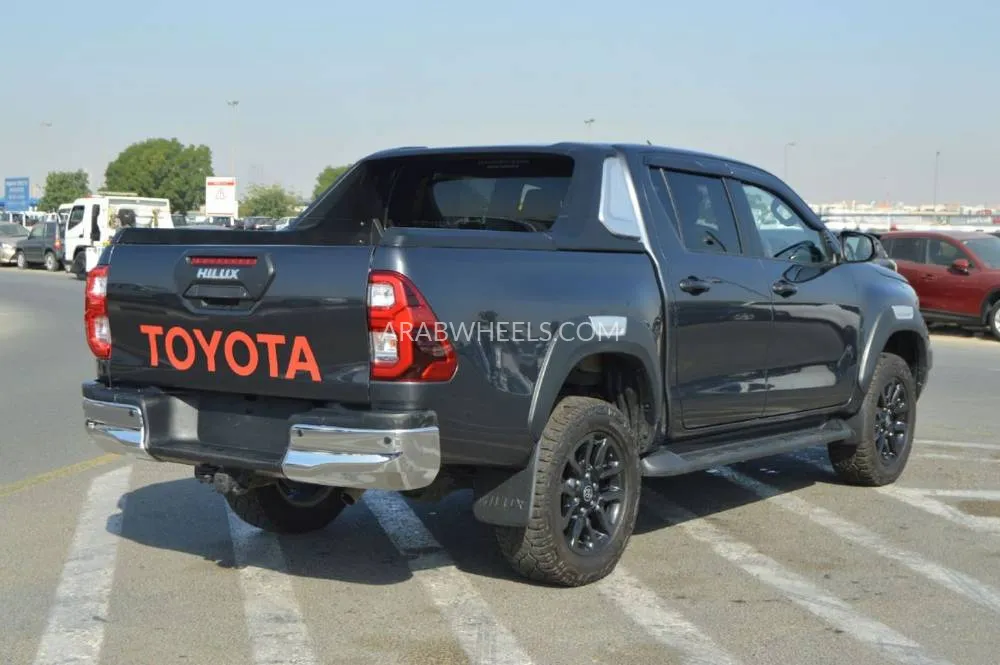Toyota Hilux 2021 for Sale in Dubai Image-7