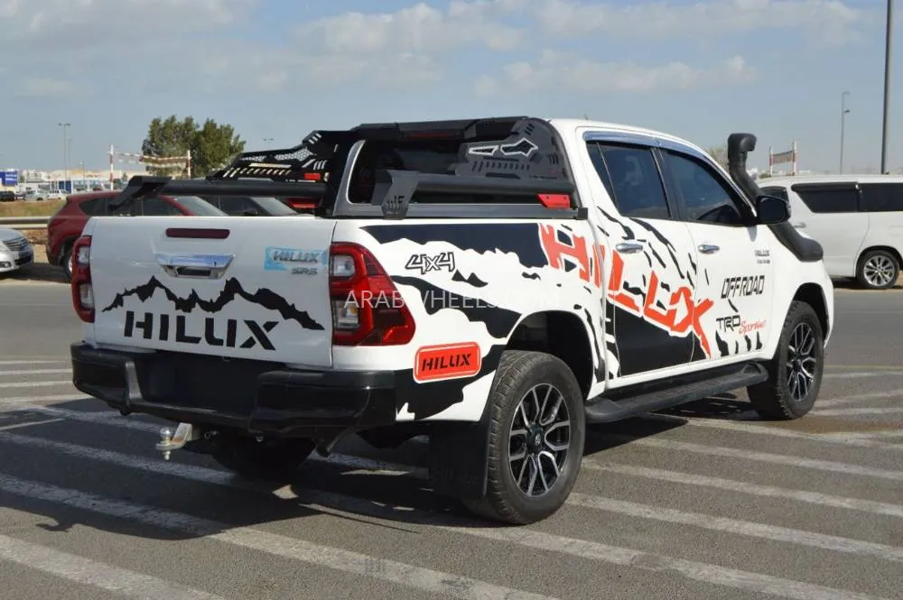 Toyota Hilux 2021 for Sale in Dubai Image-7