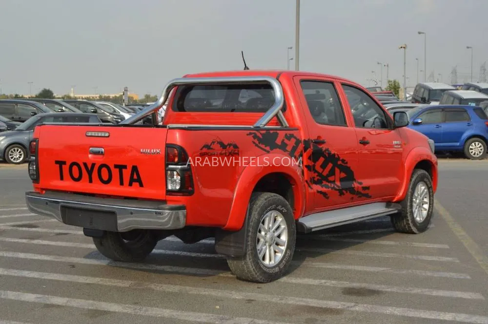 Toyota Hilux 2015 for Sale in Dubai Image-7