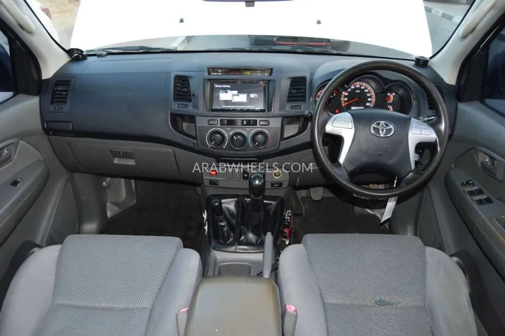 Toyota Hilux 2015 for Sale in Dubai Image-10
