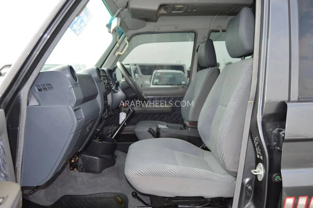 Toyota Land Cruiser 70 Series 2015 for Sale in Dubai Image-15