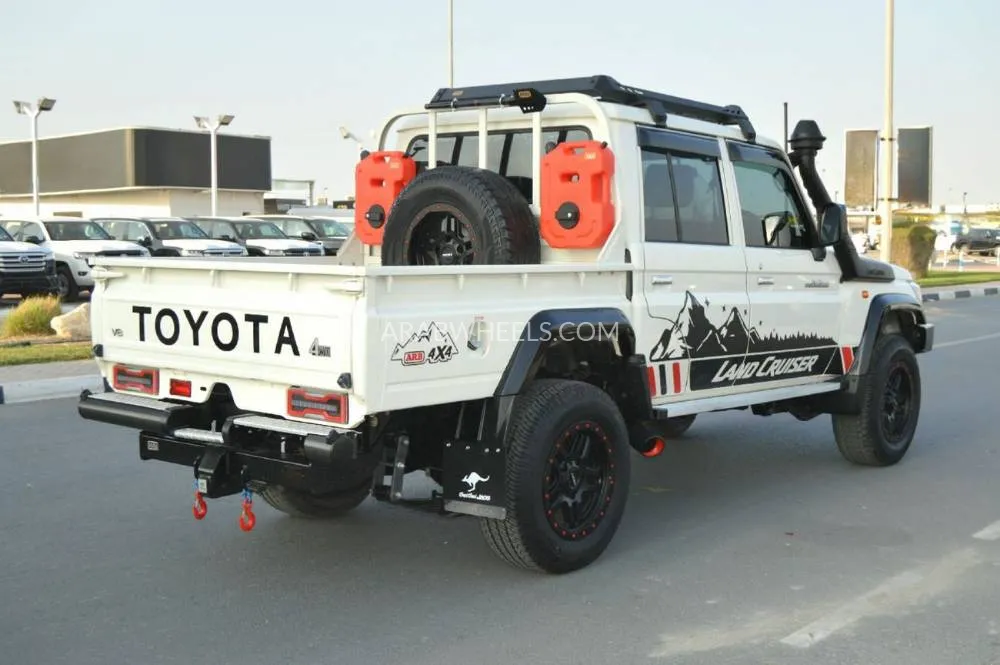 Toyota Land Cruiser 70 Series 2022 for Sale in Dubai Image-7