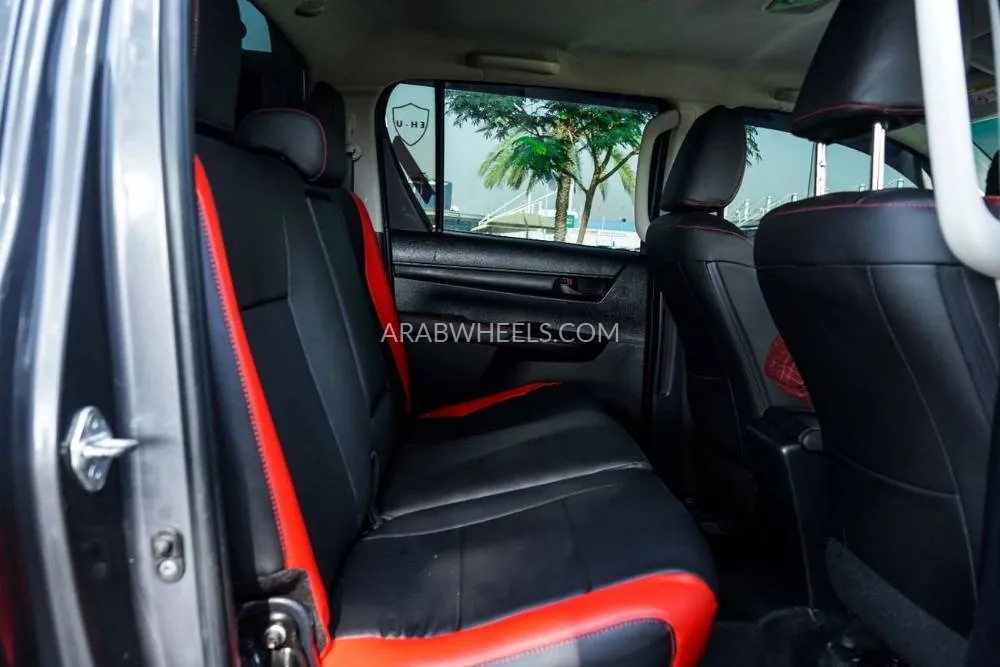 Toyota Hilux 2018 for Sale in Dubai Image-23