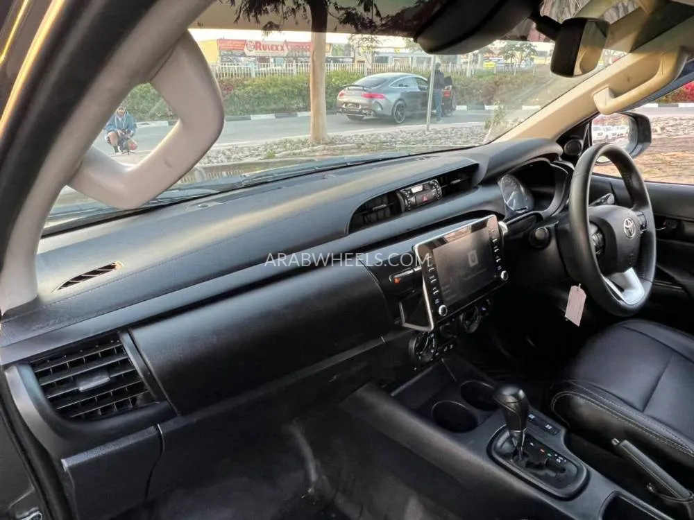 Toyota Hilux 2021 for Sale in Dubai Image-9