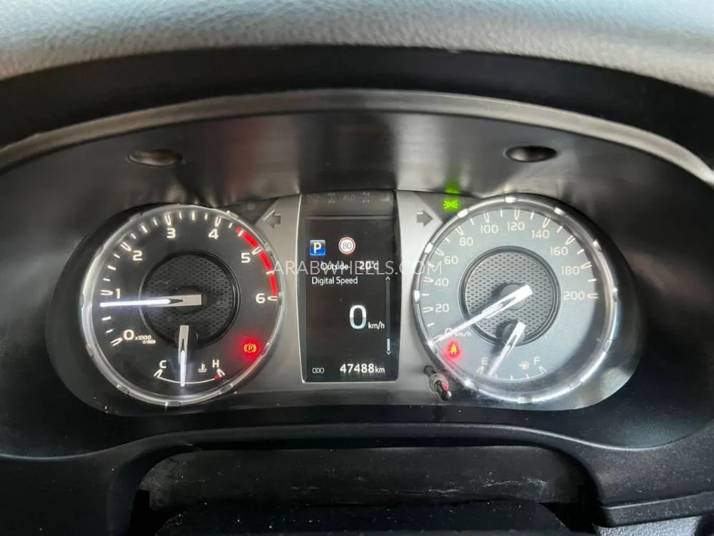 Toyota Hilux 2021 for Sale in Dubai Image-11