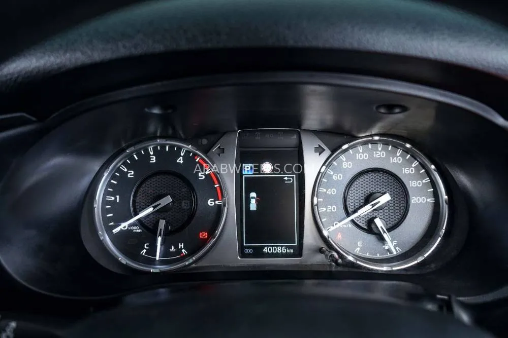 Toyota Hilux 2021 for Sale in Dubai Image-15