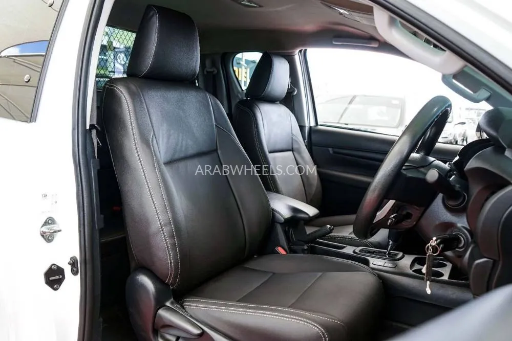 Toyota Hilux 2021 for Sale in Dubai Image-23