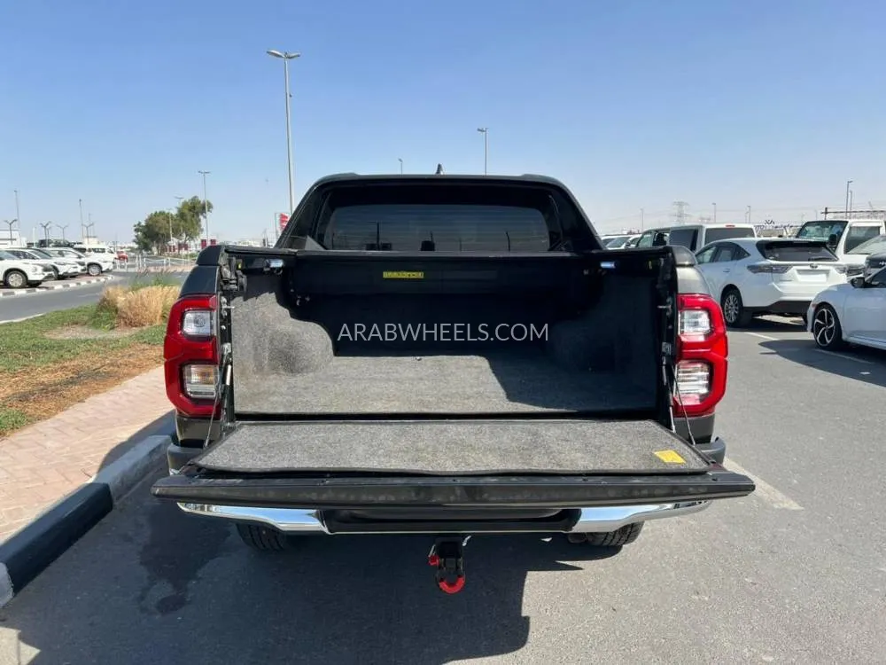 Toyota Hilux 2022 for Sale in Dubai Image-9