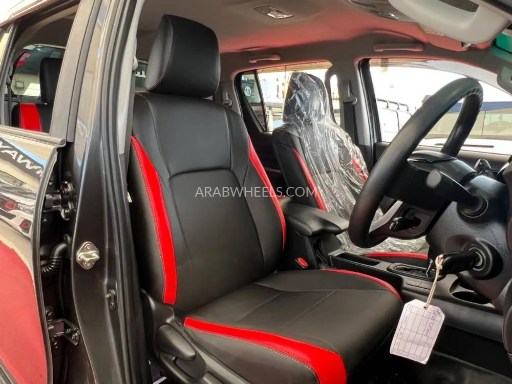 Toyota Hilux 2022 for Sale in Dubai Image-13