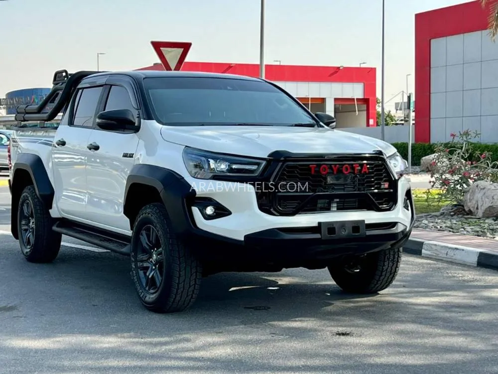 Toyota Hilux 2023 for Sale in Dubai Image-3