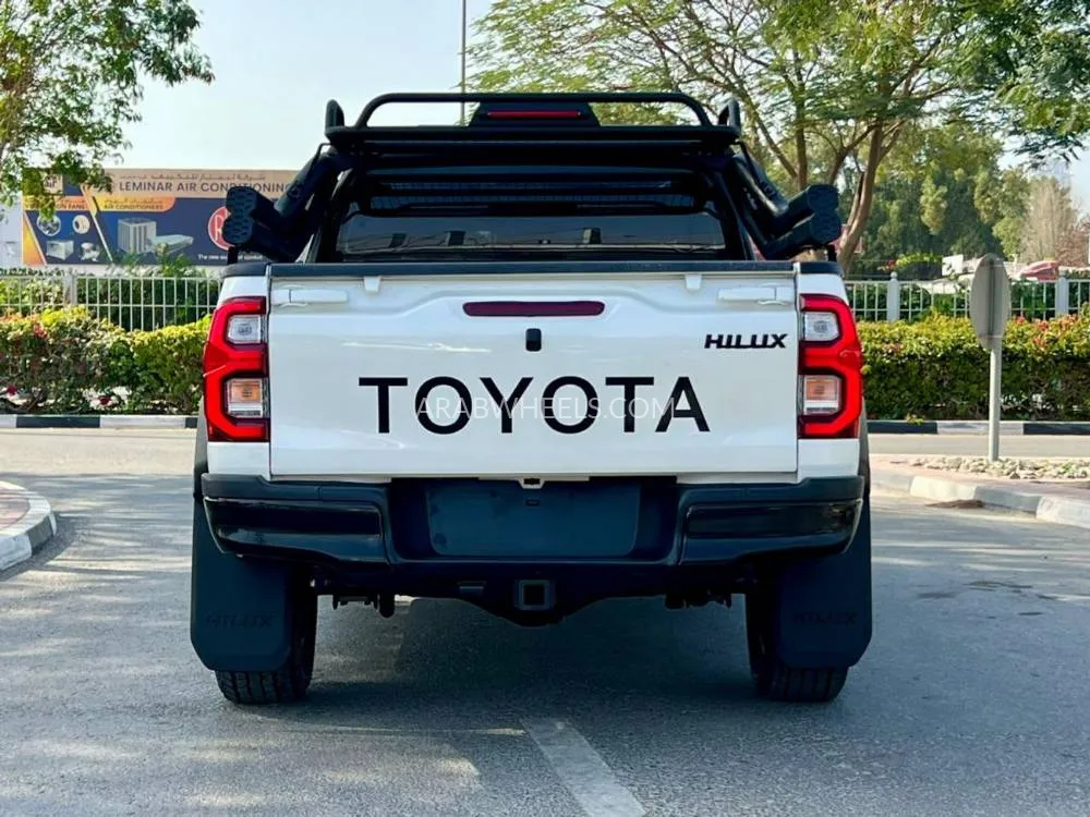 Toyota Hilux 2023 for Sale in Dubai Image-8