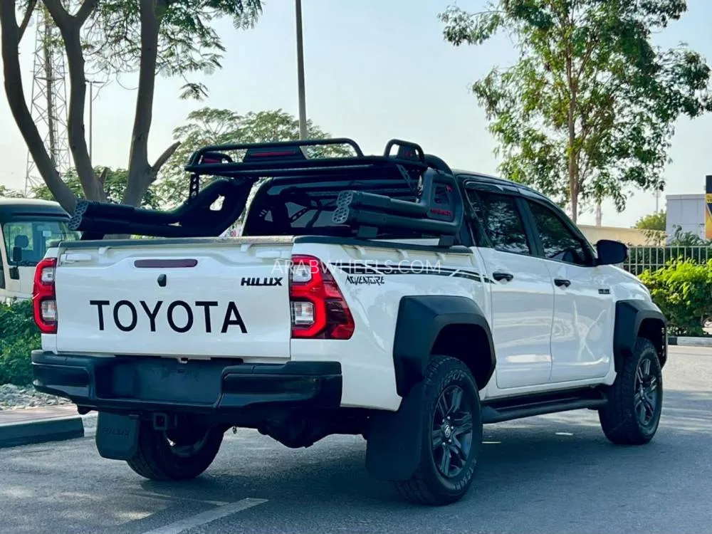 Toyota Hilux 2023 for Sale in Dubai Image-9