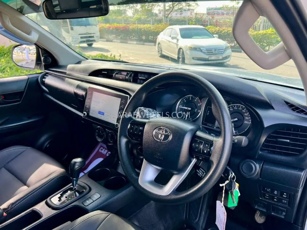 Toyota Hilux 2023 for Sale in Dubai Image-17