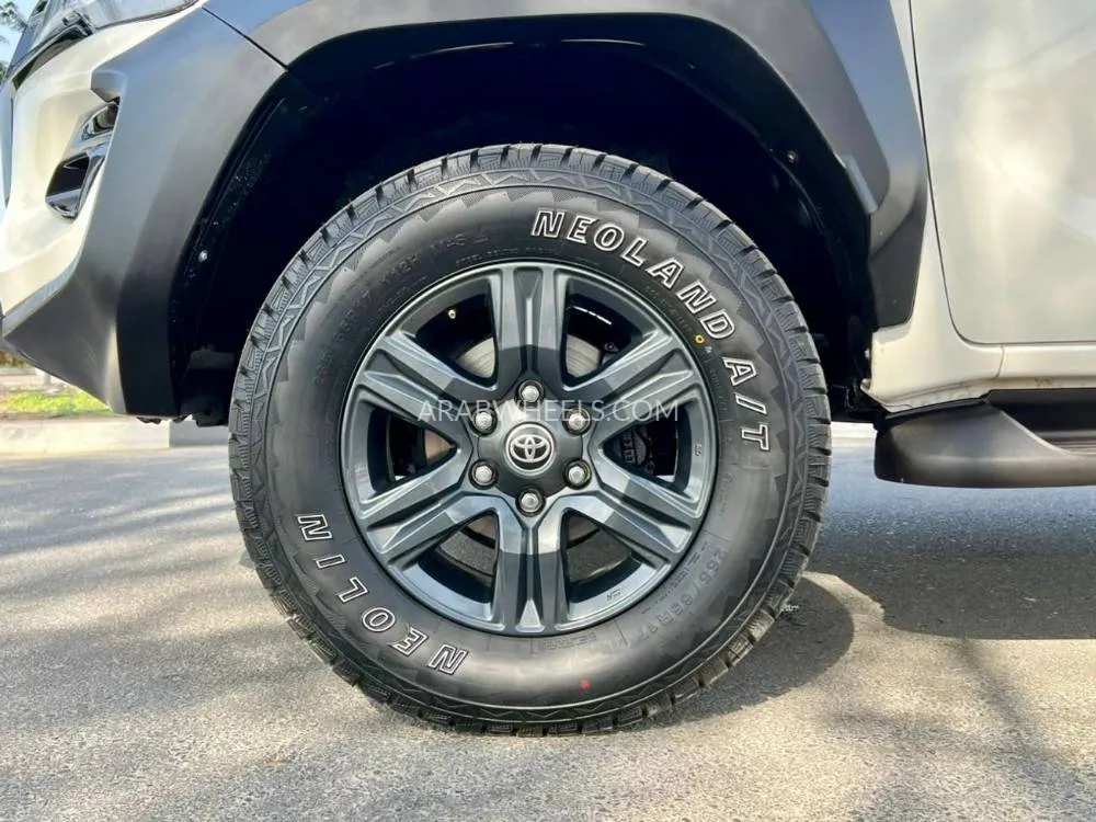 Toyota Hilux 2023 for Sale in Dubai Image-19