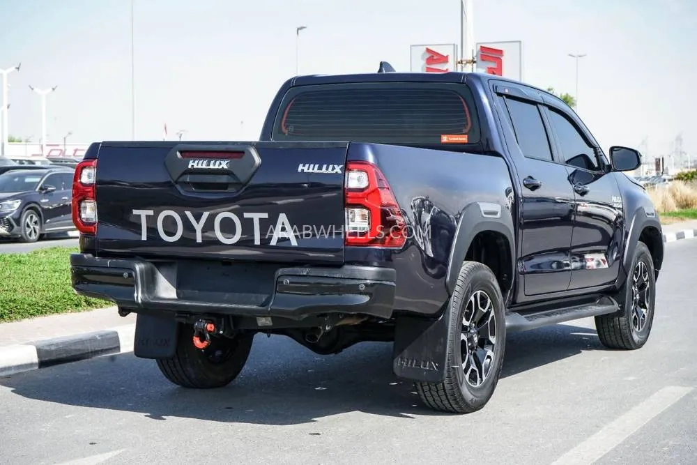 Toyota Hilux 2024 for Sale in Dubai Image-7