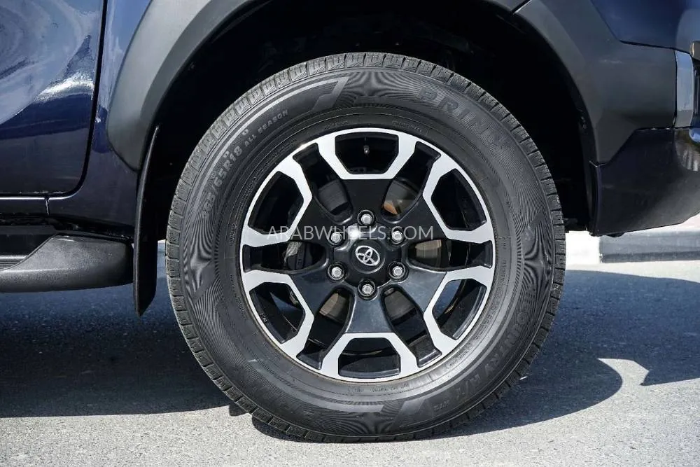 Toyota Hilux 2024 for Sale in Dubai Image-12