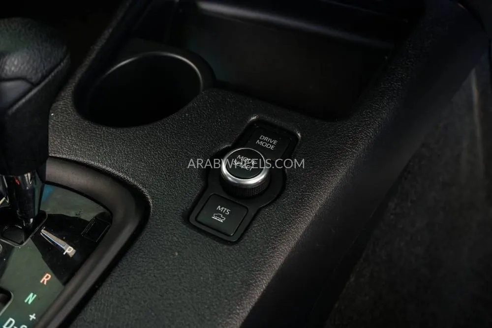 Toyota Hilux 2024 for Sale in Dubai Image-15