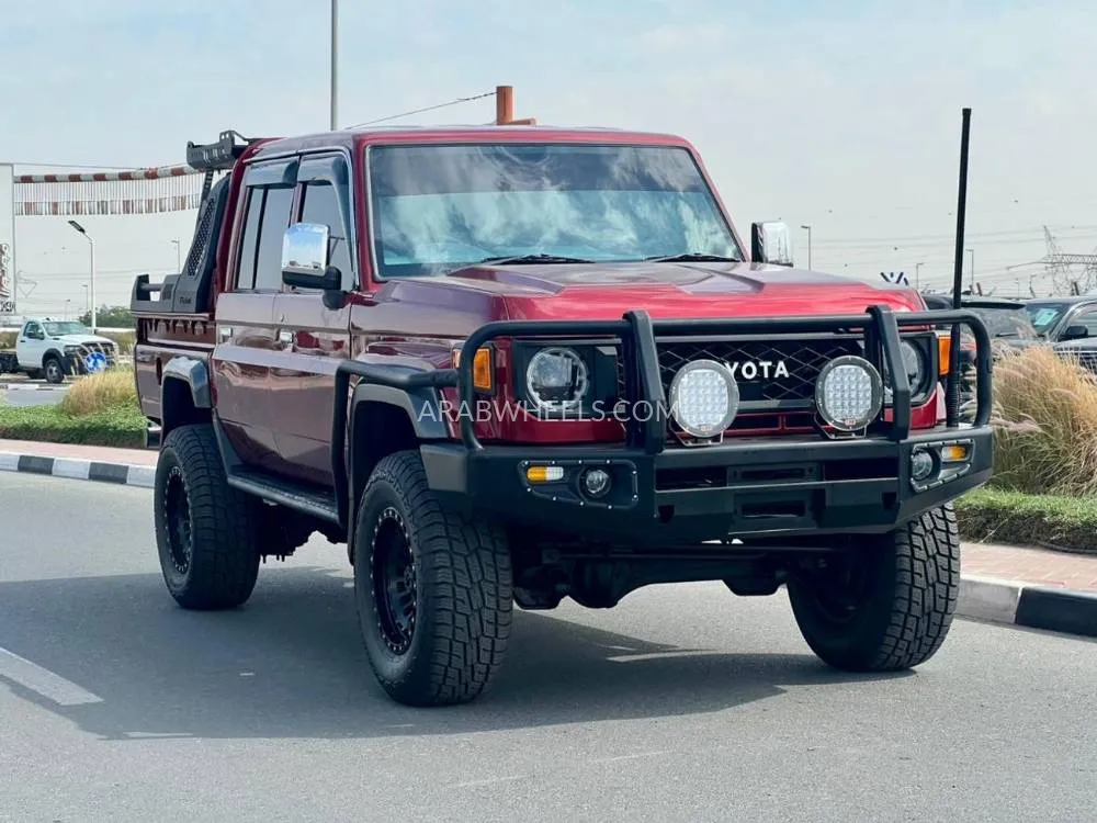 Toyota Land Cruiser 70 Series 2017 for Sale in Dubai Image-3