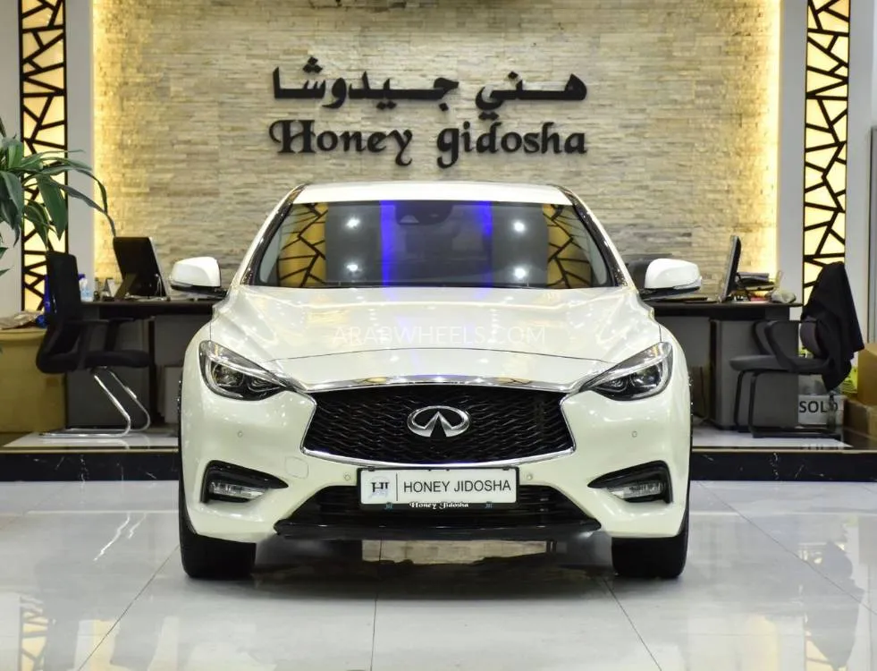 إنفينيتي Q30 2018 for Sale in دبي Image-2