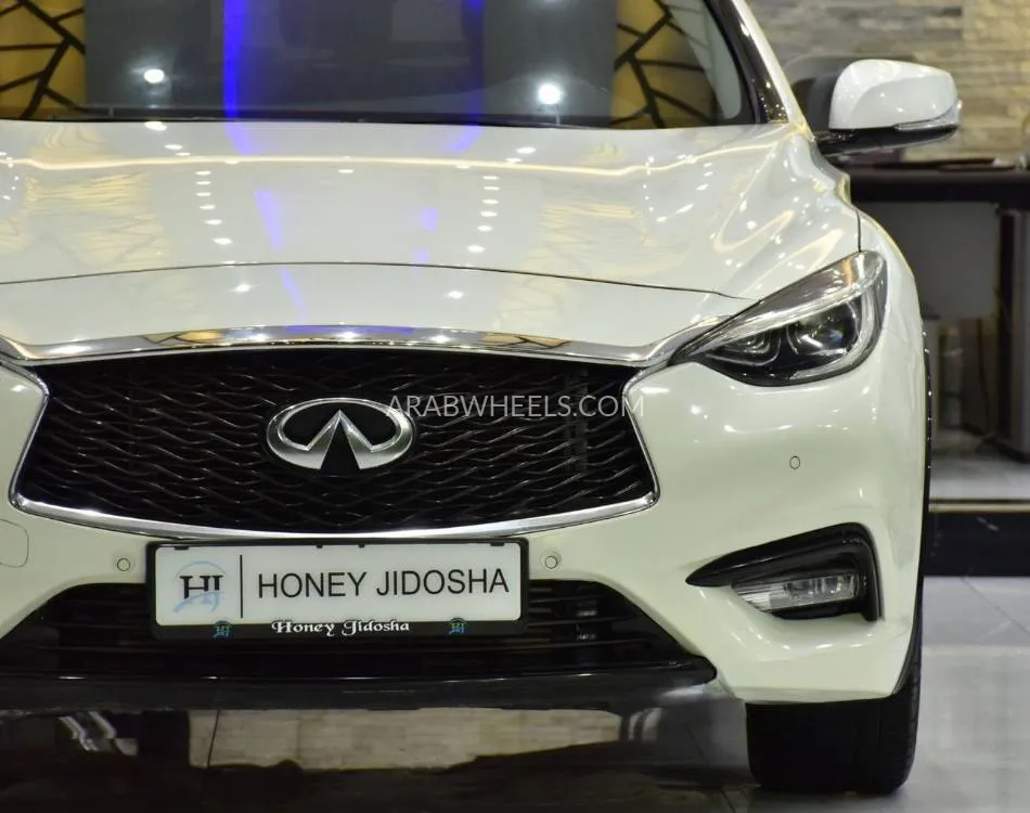 إنفينيتي Q30 2018 for Sale in دبي Image-4