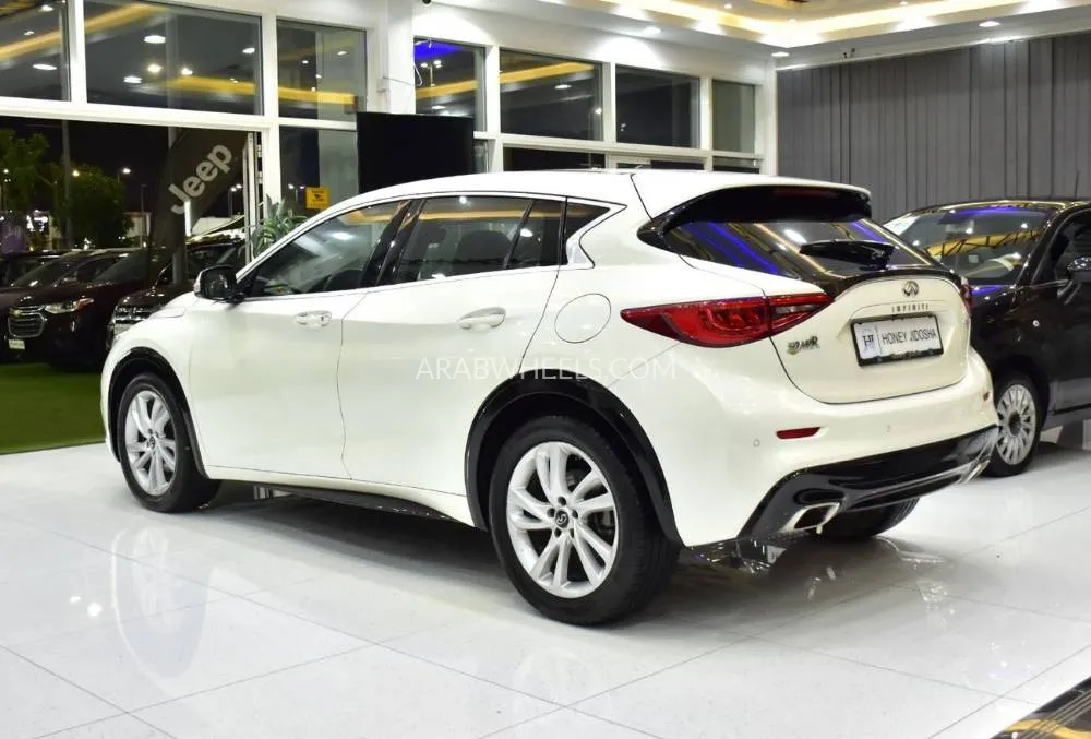 إنفينيتي Q30 2018 for Sale in دبي Image-7