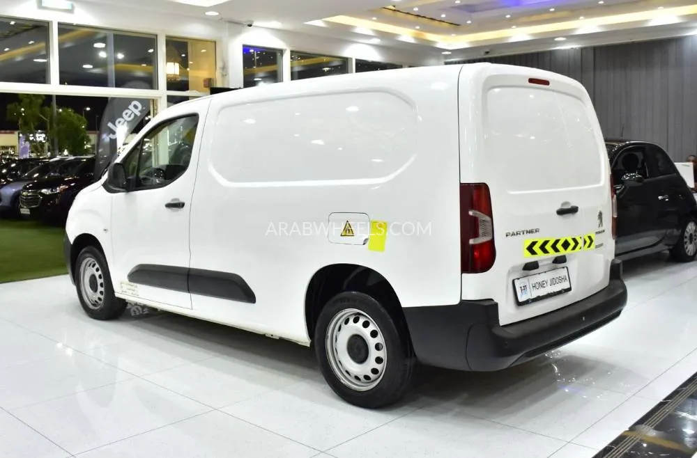 Peugeot Partner 2022 for Sale in Dubai Image-7
