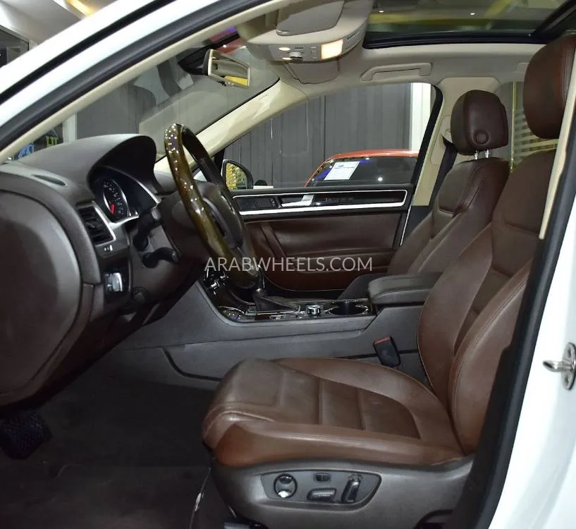 Volkswagen Touareg 2014 for Sale in Dubai Image-10