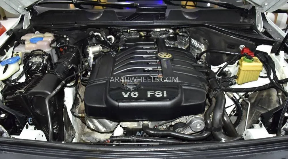 Volkswagen Touareg 2014 for Sale in Dubai Image-16