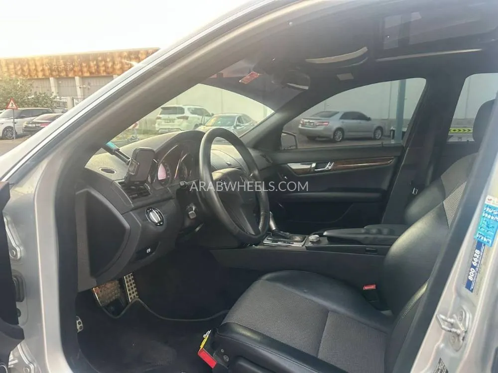 Mercedes Benz C Class 2010 for Sale in Sharjah Image-10