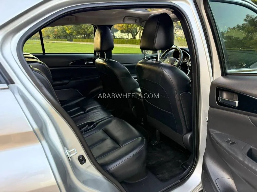 ميتسوبيشي إكليبس كروس 2019 for Sale in الشارقة Image-9