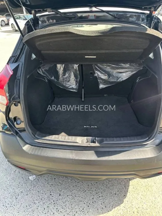 Nissan Kicks 2018 for Sale in Ajman Image-8