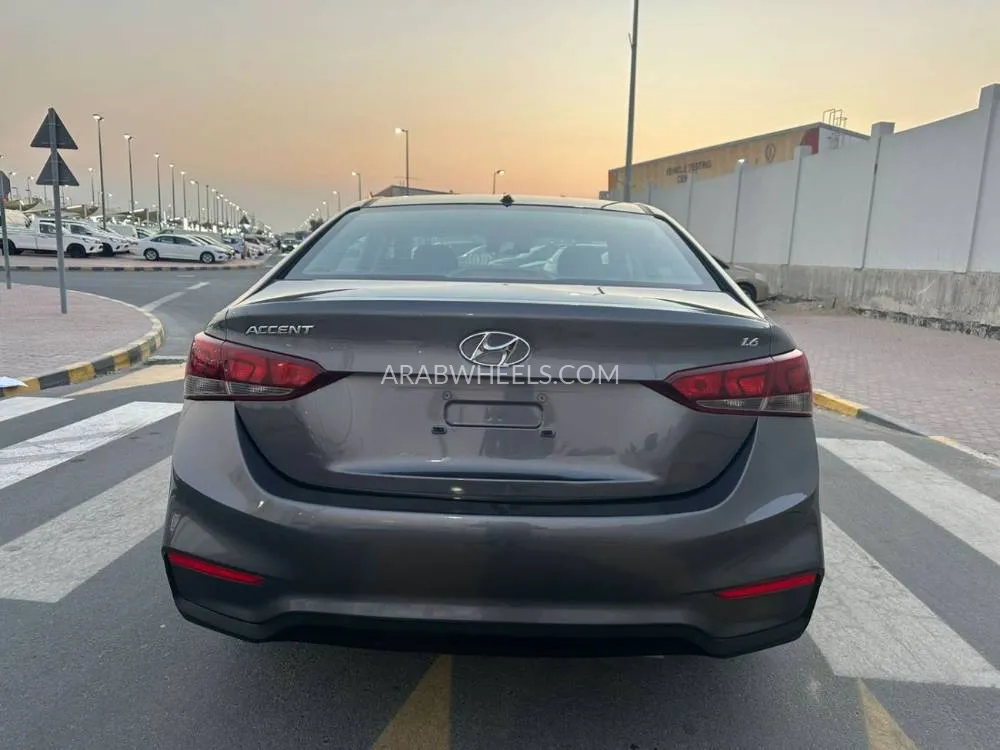 Hyundai Accent 2018 for Sale in Sharjah Image-2