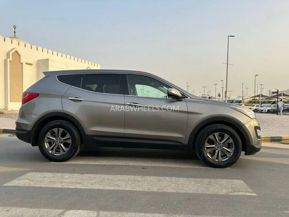 Hyundai Grand Santa Fe 2013 for Sale in Sharjah Image-4