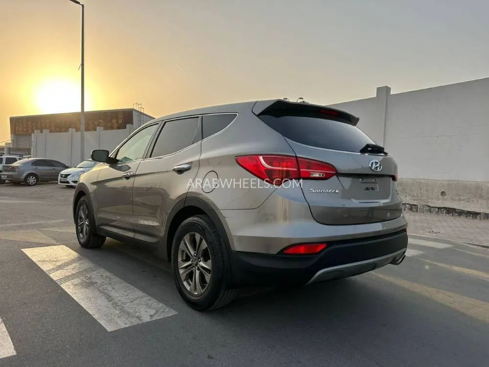 Hyundai Grand Santa Fe 2013 for Sale in Sharjah Image-6