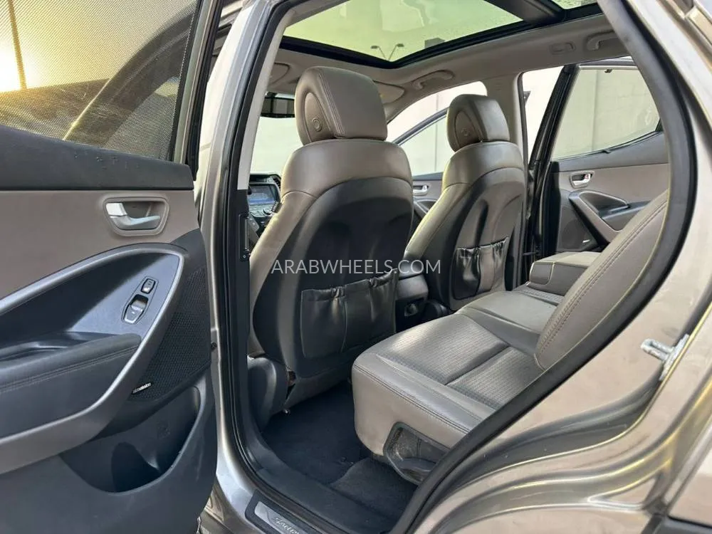 Hyundai Grand Santa Fe 2013 for Sale in Sharjah Image-10