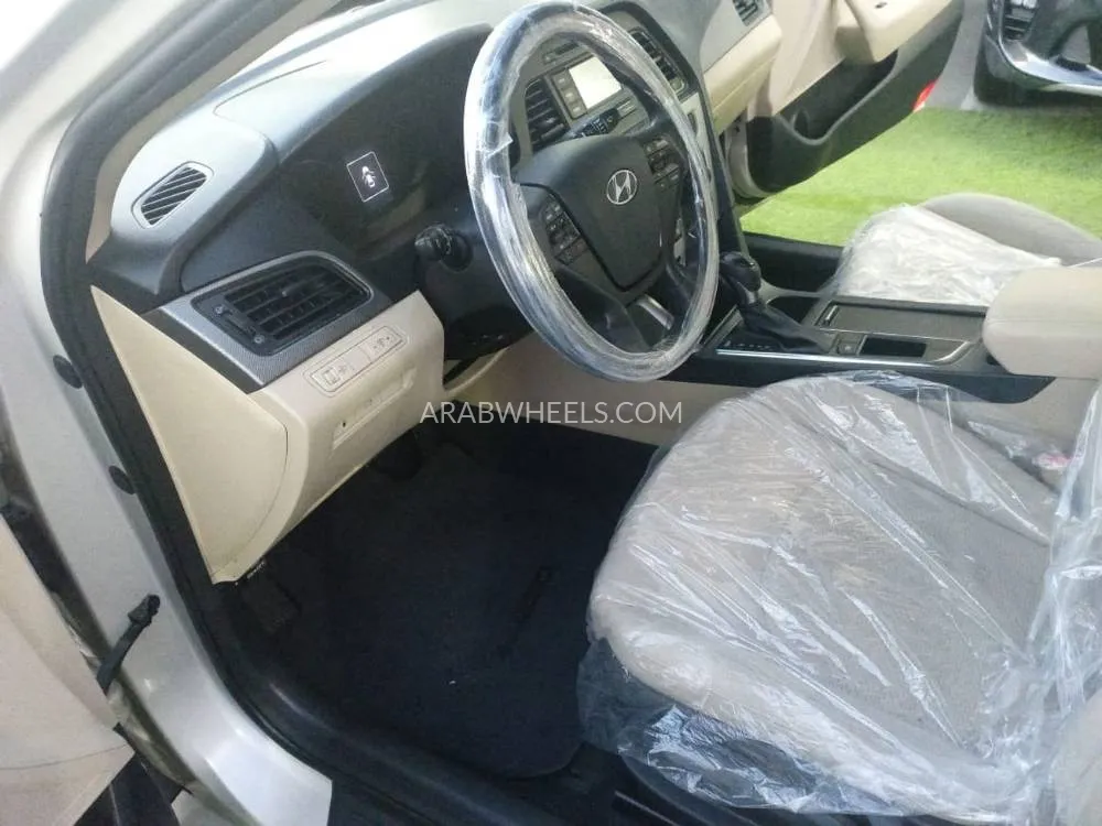 Hyundai Sonata 2016 for Sale in Sharjah Image-10