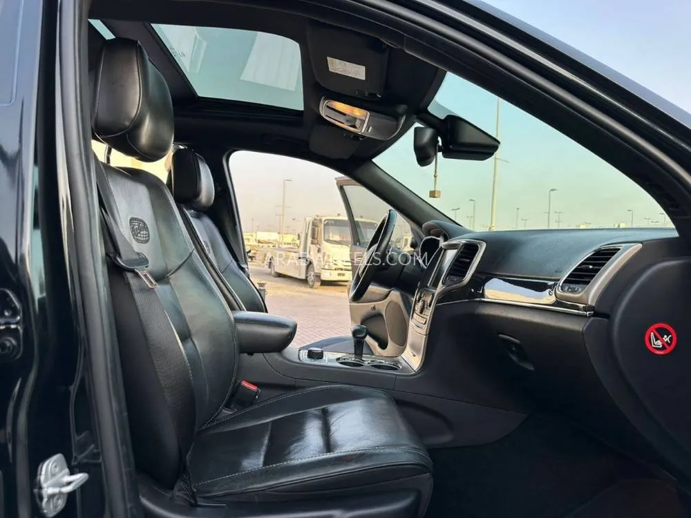 Jeep Cherokee 2014 for Sale in Sharjah Image-9
